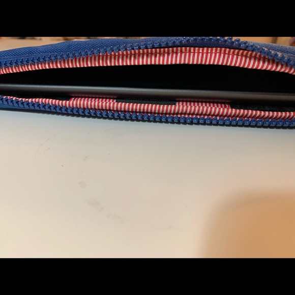 SOLD - Herschel Company Anchor iPad Sleeve - Picture 4 of 6